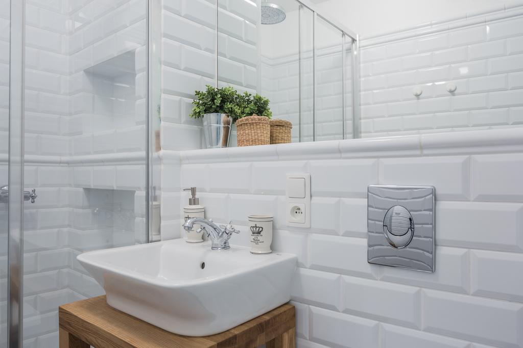 Baker Street Apartment *
